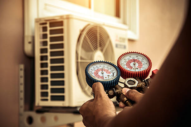 Professional Hvac technician working in Riverside, MO
